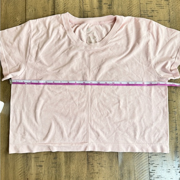 All in Motion Pink Boxy Crop T-Shirt NWOT - Picture 4 of 9